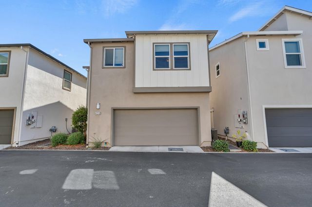 4210 Ocean Ln, Elk Grove, CA 95757