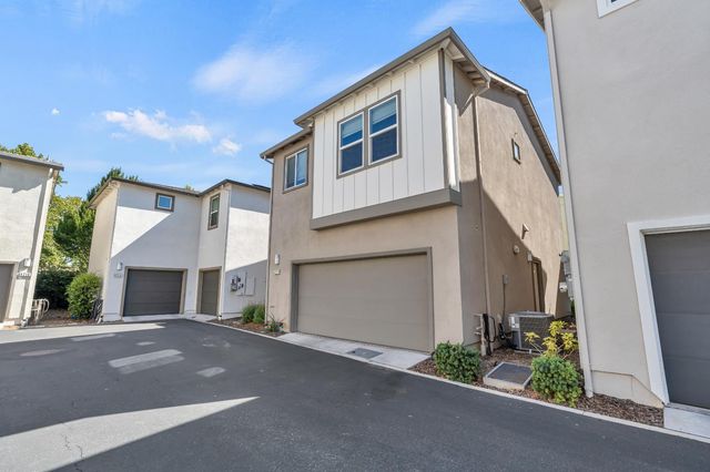 4210 Ocean Ln, Elk Grove, CA 95757