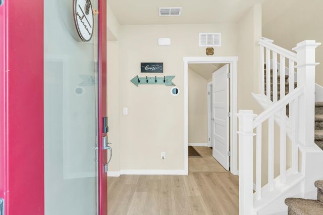 4210 Ocean Ln, Elk Grove, CA 95757