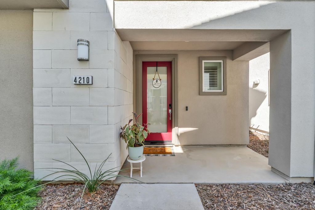 4210 Ocean Ln, Elk Grove, CA 95757