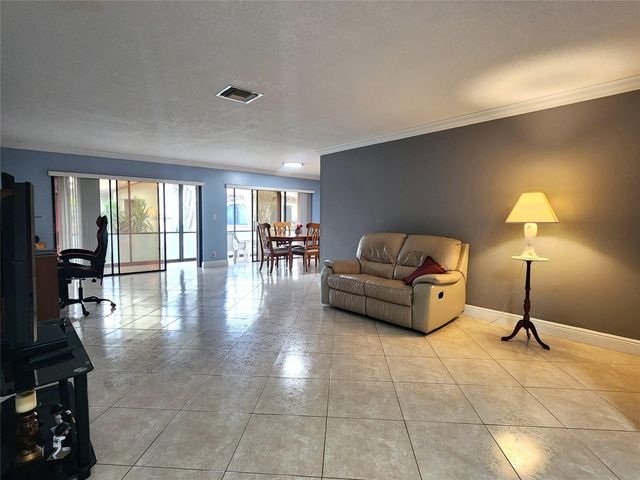 1572 SW 23rd Terrace, Deerfield Beach, FL 33442