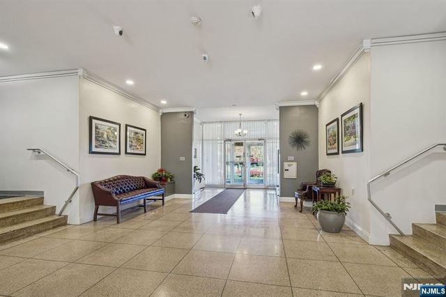 926 Bloomfield Avenue 3L, Glen Ridge, NJ 07028