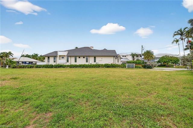 1693 BONITA CT, Naples, FL 34102