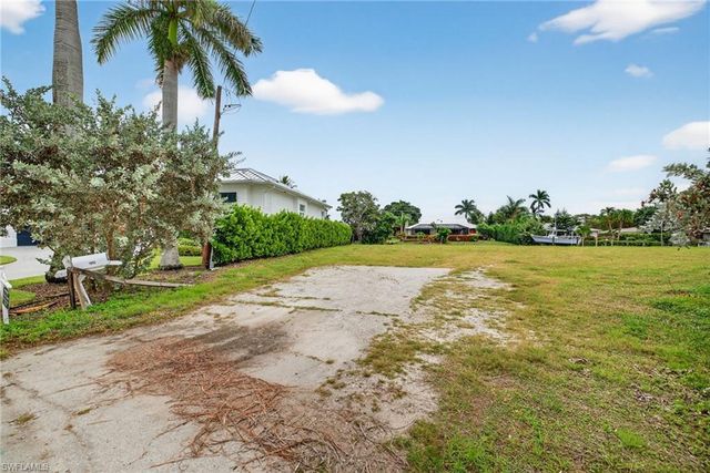 1693 BONITA CT, Naples, FL 34102