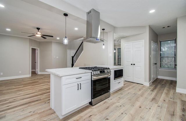 4606 Antique Meadows Drive, Friendswood, TX 77546
