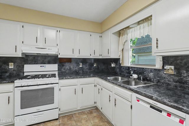 6604 Amherst Drive, Ocean Springs, MS 39564