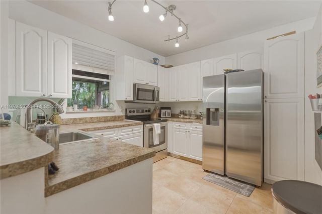 324 NW 153rd Ln, Pembroke Pines, FL 33028