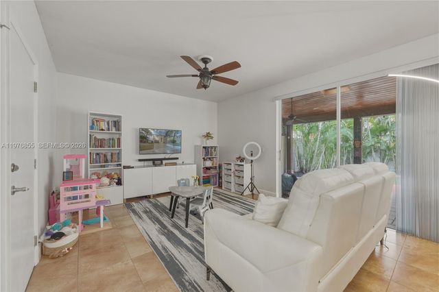 324 NW 153rd Ln, Pembroke Pines, FL 33028