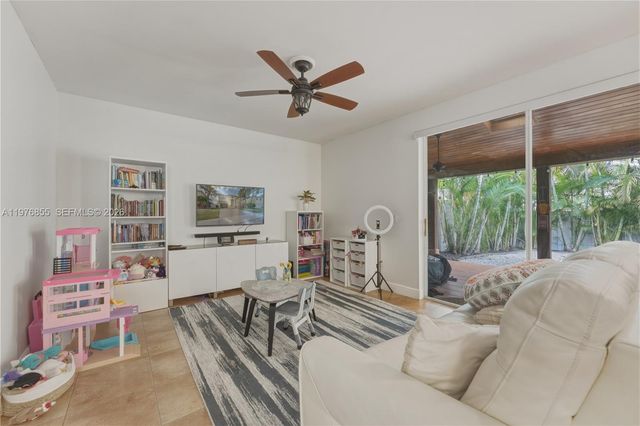 324 NW 153rd Ln, Pembroke Pines, FL 33028