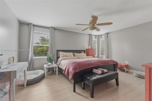 324 NW 153rd Ln, Pembroke Pines, FL 33028