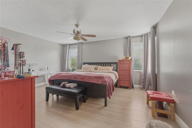 324 NW 153rd Ln, Pembroke Pines, FL 33028