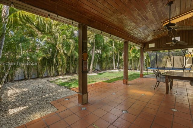 324 NW 153rd Ln, Pembroke Pines, FL 33028