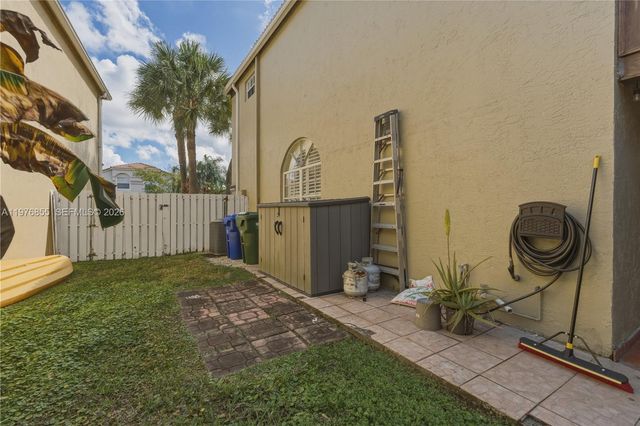 324 NW 153rd Ln, Pembroke Pines, FL 33028