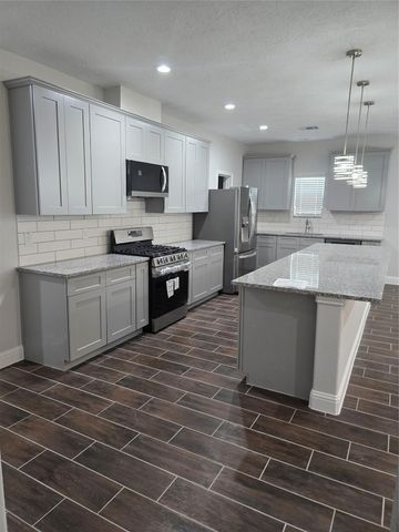 213 Adoue Avenue, Baytown, TX 77520