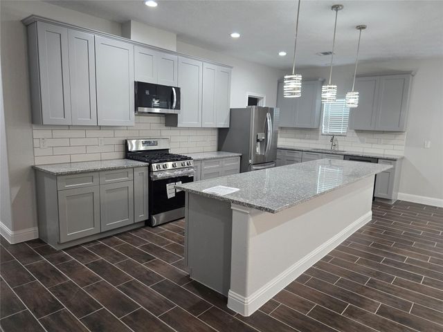 213 Adoue Avenue, Baytown, TX 77520