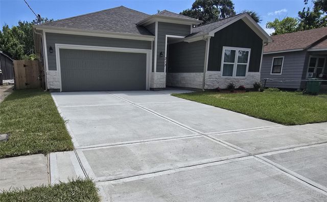 213 Adoue Avenue, Baytown, TX 77520