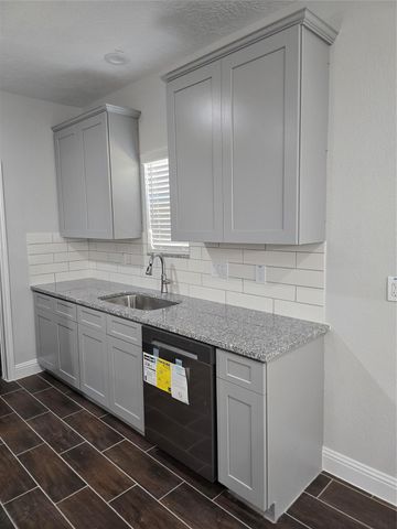 213 Adoue Avenue, Baytown, TX 77520