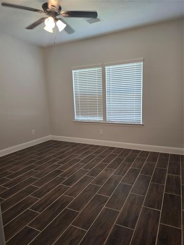213 Adoue Avenue, Baytown, TX 77520