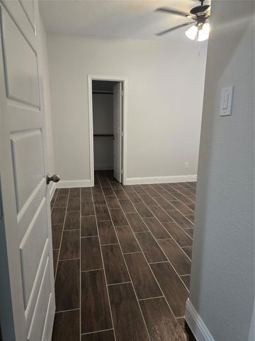 213 Adoue Avenue, Baytown, TX 77520