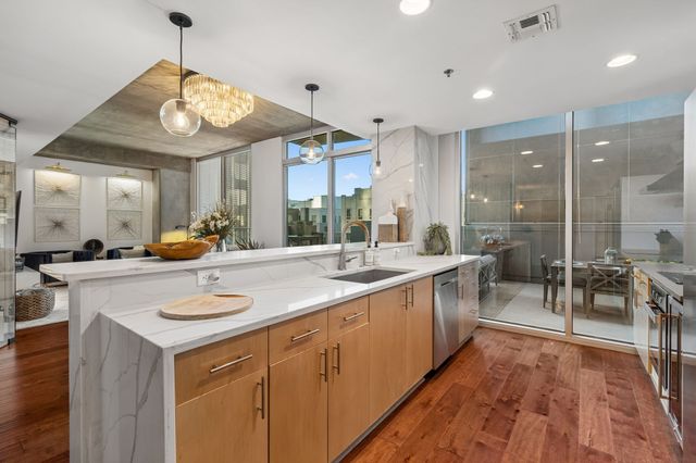 415 Church St Apt 1003, Nashville, TN 37219