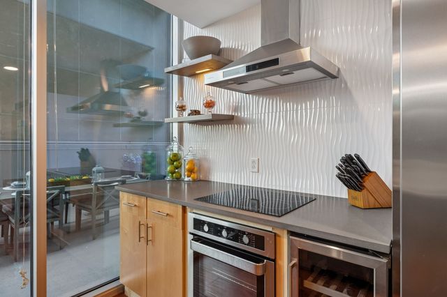 415 Church St Apt 1003, Nashville, TN 37219