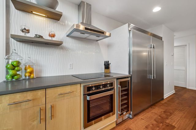 415 Church St Apt 1003, Nashville, TN 37219