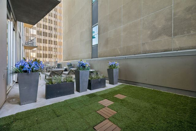 415 Church St Apt 1003, Nashville, TN 37219