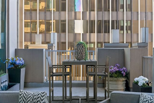 415 Church St Apt 1003, Nashville, TN 37219