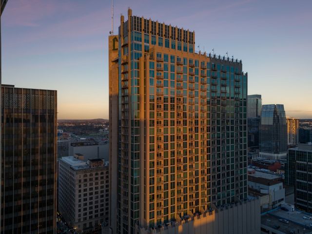 415 Church St Apt 1003, Nashville, TN 37219