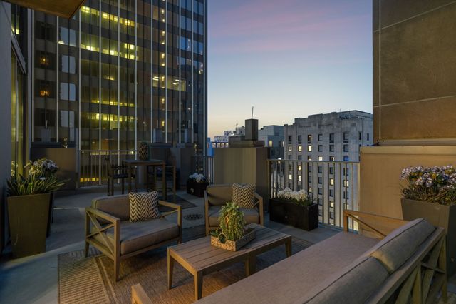 415 Church St Apt 1003, Nashville, TN 37219