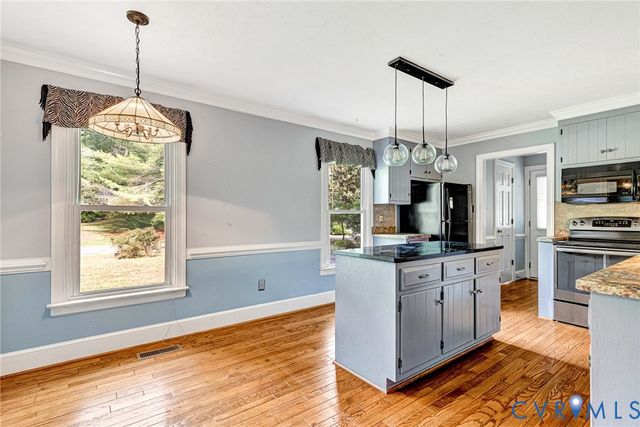 11048 Sugarloaf Dr, Mechanicsville, VA 23116