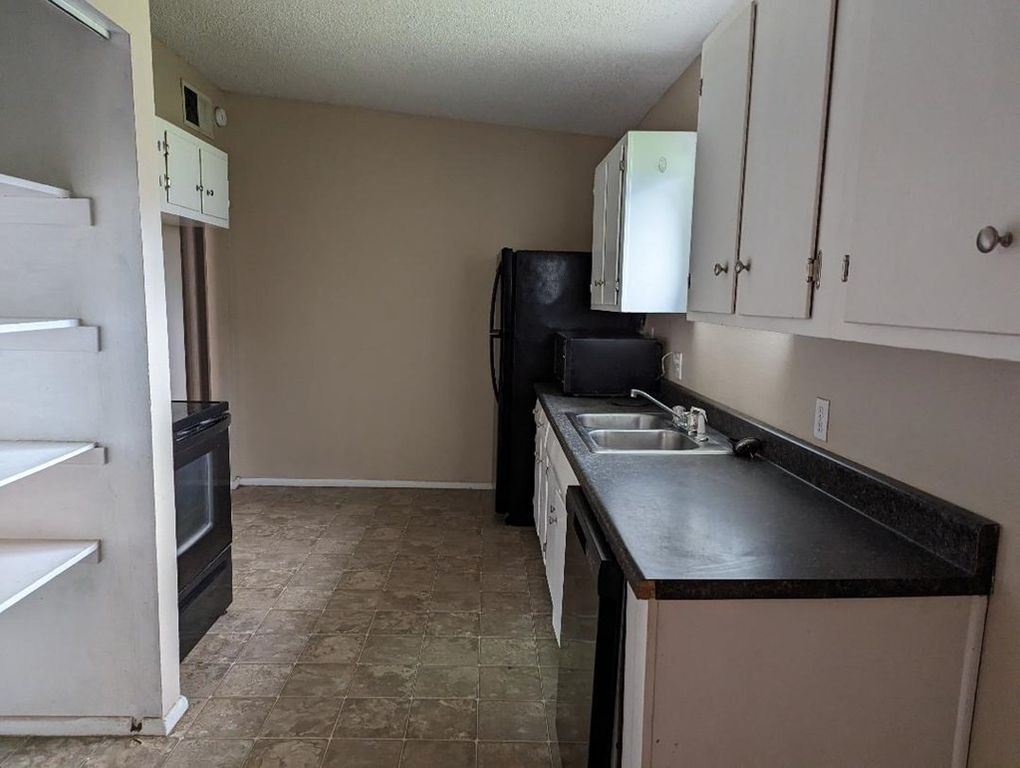 Image 6 of property listing at 2723 Notre Dame Avenue, San Angelo, TX 76904