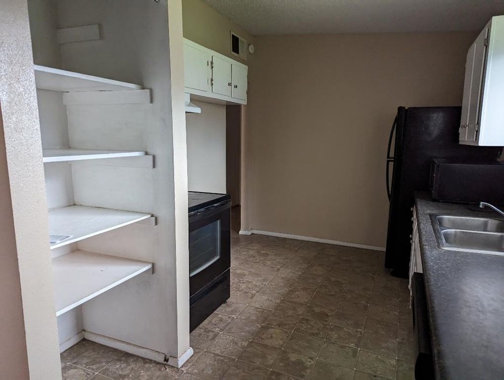 Image 7 of property listing at 2723 Notre Dame Avenue, San Angelo, TX 76904