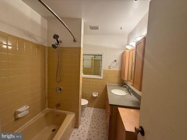 4017 ILLINOIS AVE NW, Washington, DC 20011
