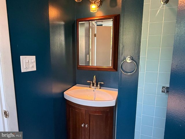 4017 ILLINOIS AVE NW, Washington, DC 20011