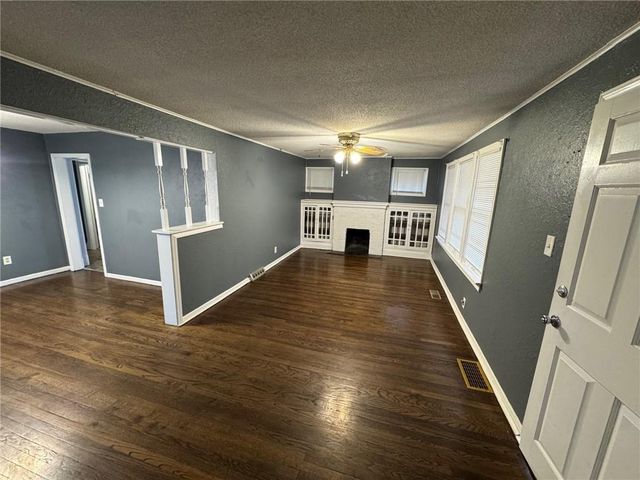 10600 E 19th Terrace, Independence, MO 64052