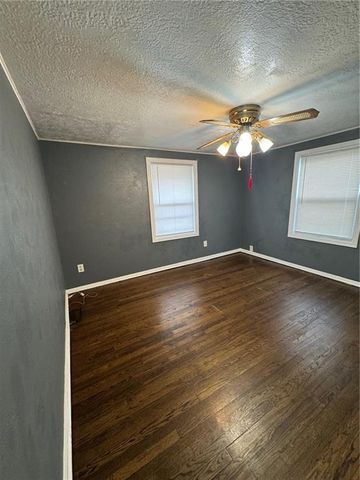 10600 E 19th Terrace, Independence, MO 64052