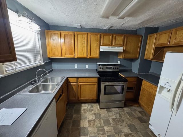 10600 E 19th Terrace, Independence, MO 64052