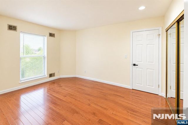 252 Village Circle Drive 1121, Fort Lee, NJ 07024