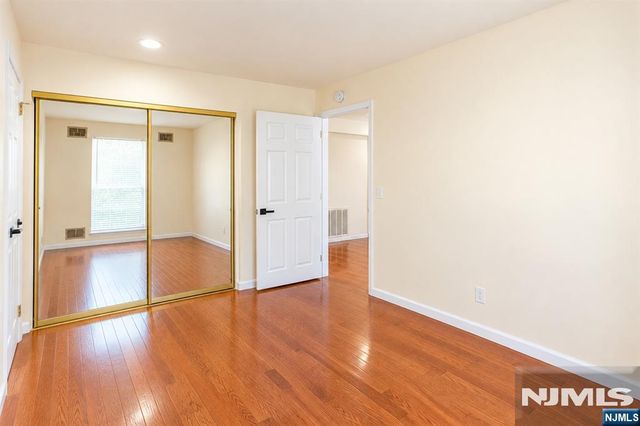 252 Village Circle Drive 1121, Fort Lee, NJ 07024