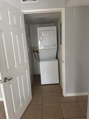 1670 N 42nd Circle 105, Vero Beach, FL 32967