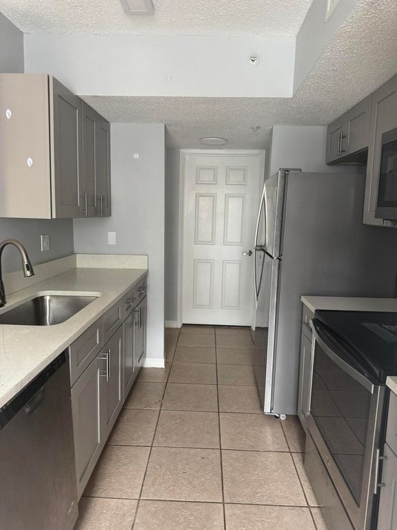 1670 N 42nd Circle 105, Vero Beach, FL 32967