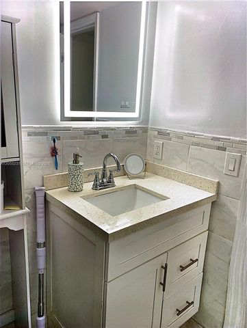 2570 W 67th Pl 12-2, Hialeah, FL 33016