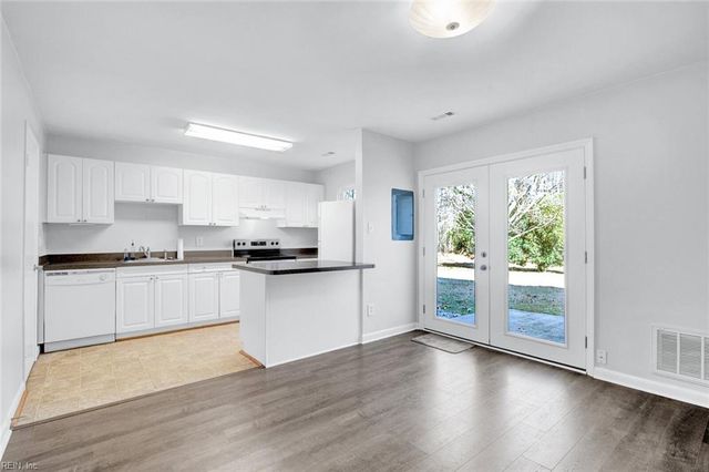 2403 London Company WAY, Williamsburg, VA 23185