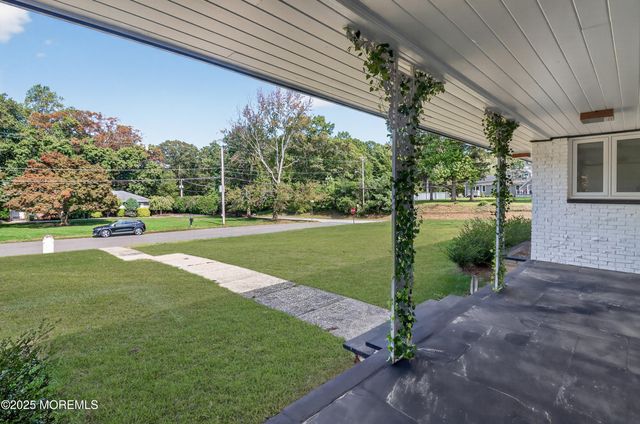 8 Lake Drive, Freehold, NJ 07728