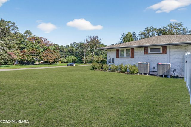 8 Lake Drive, Freehold, NJ 07728