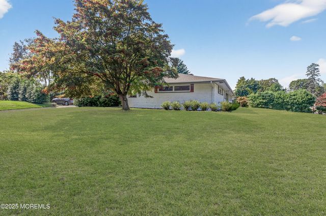 8 Lake Drive, Freehold, NJ 07728
