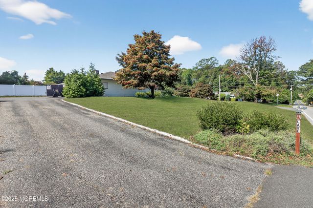 8 Lake Drive, Freehold, NJ 07728