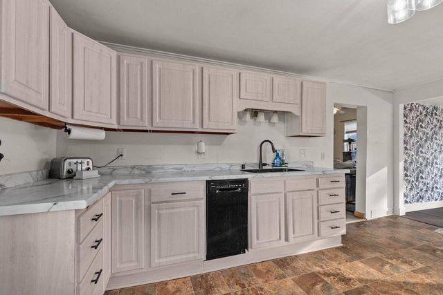 333 W 11TH AVENUE, Oshkosh, WI 54902