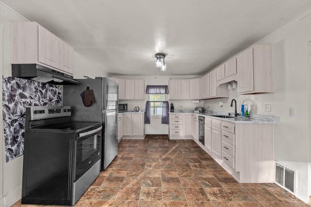 333 W 11TH AVENUE, Oshkosh, WI 54902